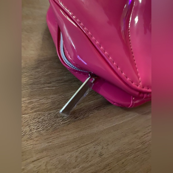 NEW-MAC Cosmetics Pink Lip-Shaped Makeup Bag - Picture 3 of 4